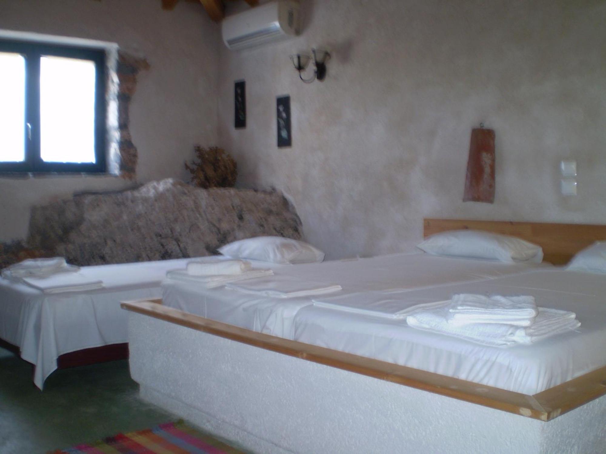 Arachovitika Kalivia Hotel Karyes Cameră foto